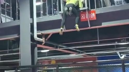 吃瓜群众精神小伙视频,揭秘网络红人的魅力与争议