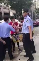 穿制服的人吃瓜视频,揭秘制服人群的趣味日常